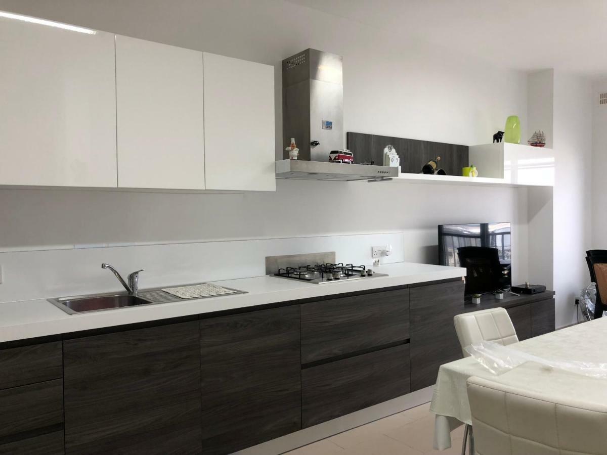Modern Apartment With Sea View Меллиеха Экстерьер фото