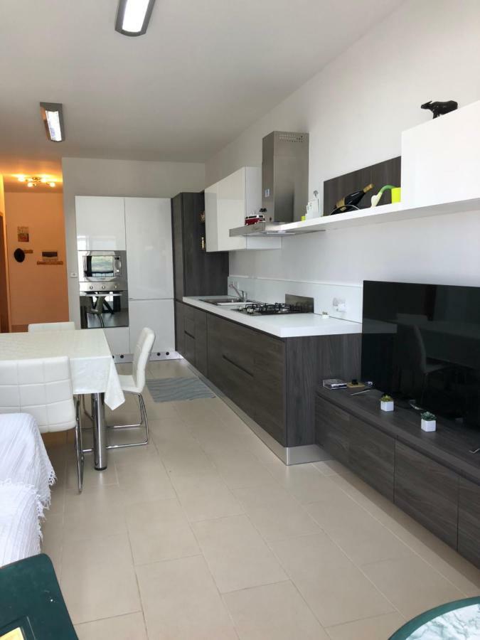 Modern Apartment With Sea View Меллиеха Экстерьер фото